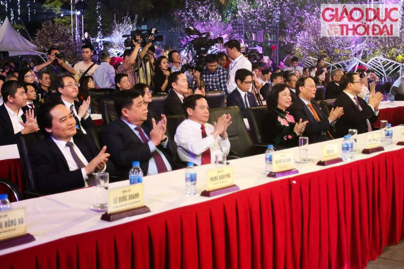 Ủy viên Bộ Chính trị, Bí thư Thành ủy Hà Nội Hoàng Trung Hải cùng nhiều đại biểu dự lễ khai mạc