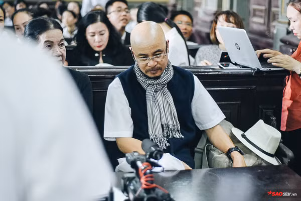 Hình ảnh chiếc khăn rằn ông Vũ sử dụng mỗi ngày.