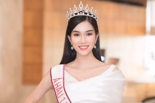 Á hậu Phương Anh đại diện Việt Nam dự thi Hoa hậu Quốc tế 2022