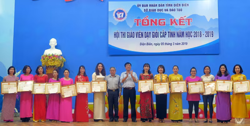 BTC trao thưởng cho các cá nhân có thành tích xuất sắc trong hội thi