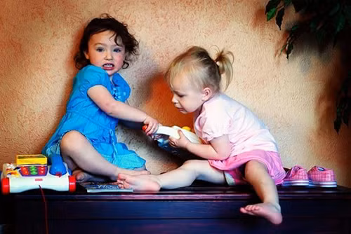 Dạy trẻ bớt dần tính tham lam