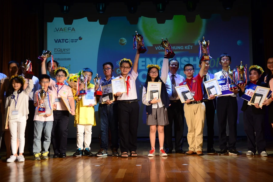 Quán quân của các khối thi của English Champion 2017