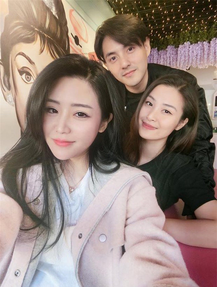 Tình cảm chị dâu em chồng cực thân thiết của Đông Nhi và Ông Thoại Liên ảnh 4