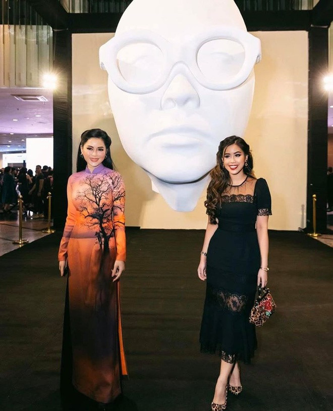 Gần 50 tuổi, mẹ chồng quyền lực của Hà Tăng vẫn tươi trẻ và sành điệu ảnh 1