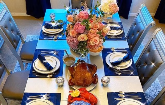 Phạm Hương khoe bàn tiệc sang chảnh chuẩn khách sạn 5 sao do mình chuẩn bị.