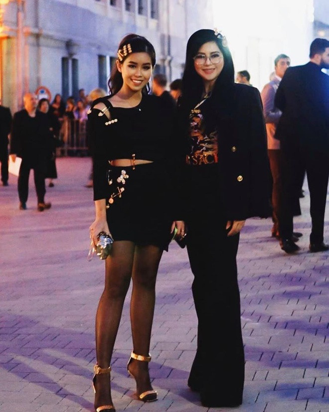 Gần 50 tuổi, mẹ chồng quyền lực của Hà Tăng vẫn tươi trẻ và sành điệu ảnh 6