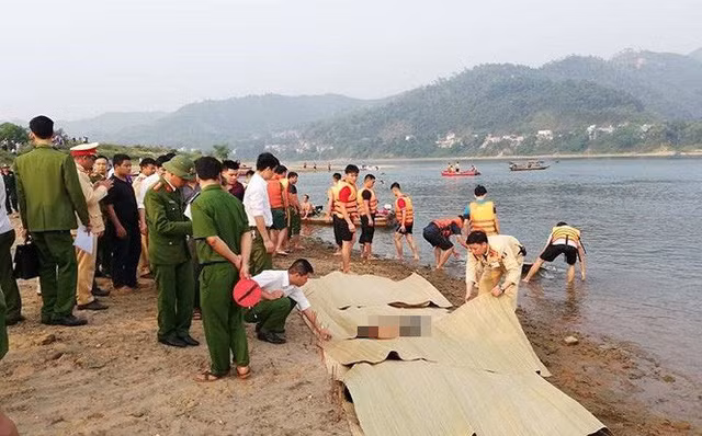 Hiện trường đau lòng vụ đuối nước thương tâm khiến 8 học sinh tử vong tại Hòa Bình (Ảnh: Soha.vn).