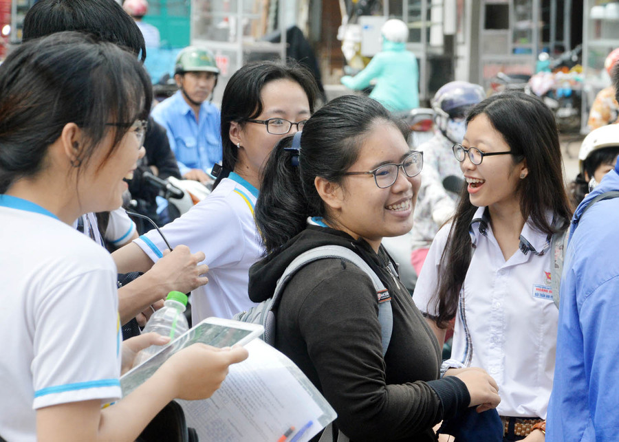 Không khí vui vẻ sau khi kết thúc ngày thi thứ hai Không khí vui vẻ sau khi kết thúc ngày thi thứ hai