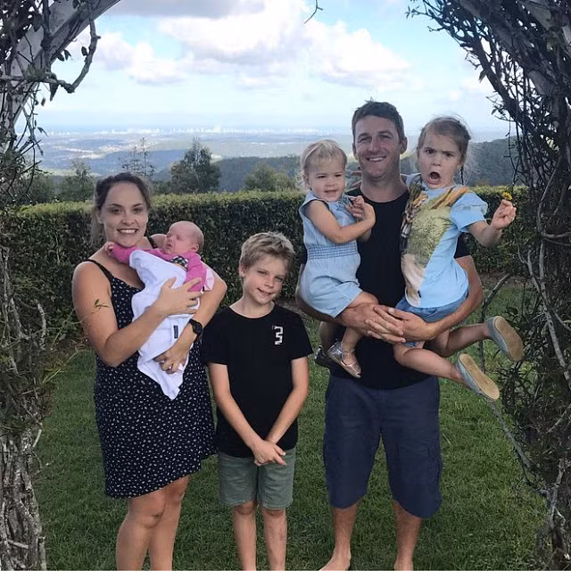 Mẹ vắng nhà, ông bố đã nghĩ ra cách ru con ngủ kì lạ chưa từng có - Hình 3