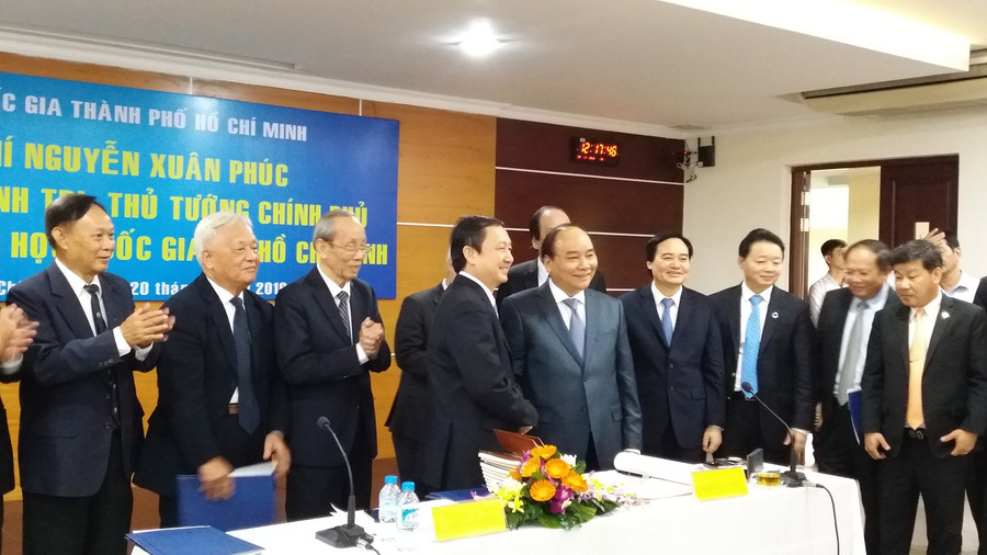 Thủ tướng Nguyễn Xuân Phúc làm việc với Ban Giám đốc Đại học Quốc gia TPHCM Thủ tướng Nguyễn Xuân Phúc làm việc với Ban Giám đốc Đại học Quốc gia TPHCM