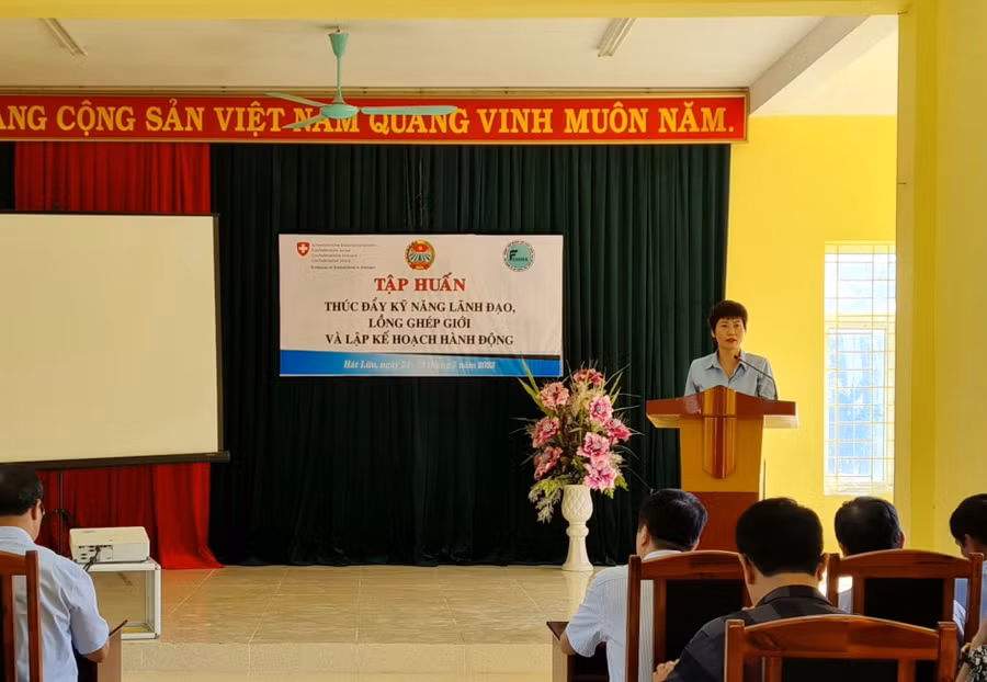 TS Bùi Thị Hương Giang phát biểu khai mạc khóa tập huấn.