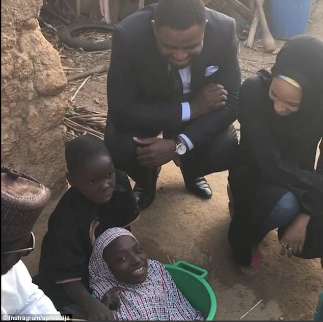 Cô gái Nigeria không tay chân sống trong chậu qua đời hình ảnh 2 co gai nigeria khong tay chan song trong chau qua doi hinh anh 2