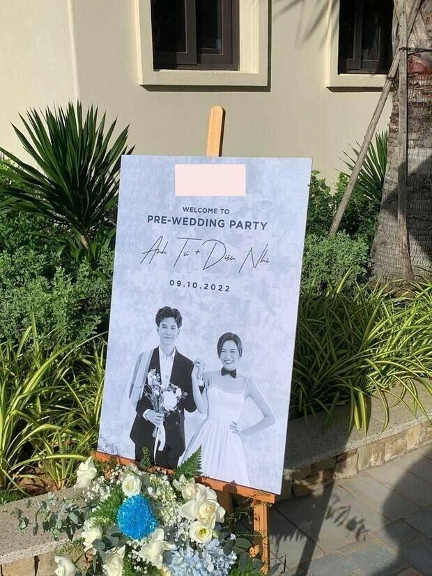 Sự hài hước, &quot;lầy lội&quot; của Diệu Nhi - Anh Tú khiến nhiều người thích thú. Trong khi Diệu Nhi đeo nơ của chú rể, Anh Tú lại đội khăn voan của cô dâu.