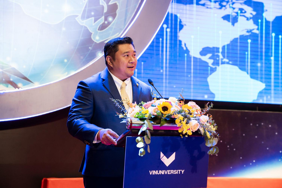 Ông Samuel Ang, Giám đốc khu vực châu Á tại QS hết sức ấn tượng về chất lượng và sự xuất sắc trong công tác dạy và học của VinUni chỉ sau hơn 2 năm hoạt động.