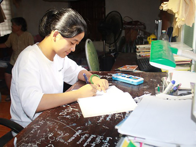 Em Khánh Linh đạt 9,5 điểm Văn và 26,1 điểm khối D1 Em Khánh Linh đạt 9,5 điểm Văn và 26,1 điểm khối D1