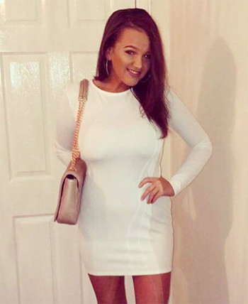 Aimee yêu phải một anh chàng có tính lăng nhăng. Aimee yêu phải một anh chàng trăng hoa.