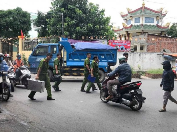 Lực lượng công an có mặt tại hiện trường. Ảnh: báo Tiền Phong. Lực lượng công an có mặt tại hiện trường. Ảnh: báo Tiền Phong.