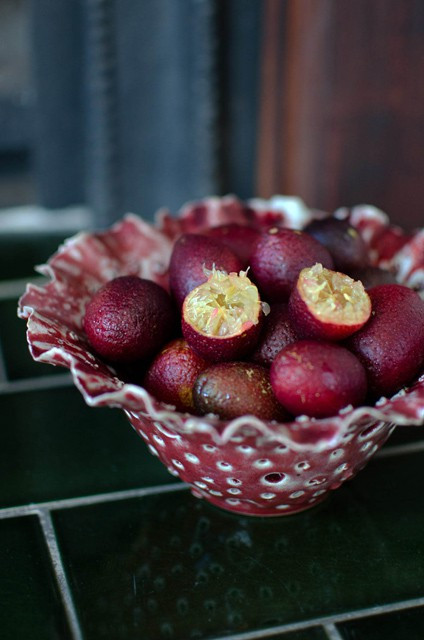 Đến cả chanh, bưởi, dưa chuột, ổi.... giờ cũng có màu đỏ rực ảnh 10