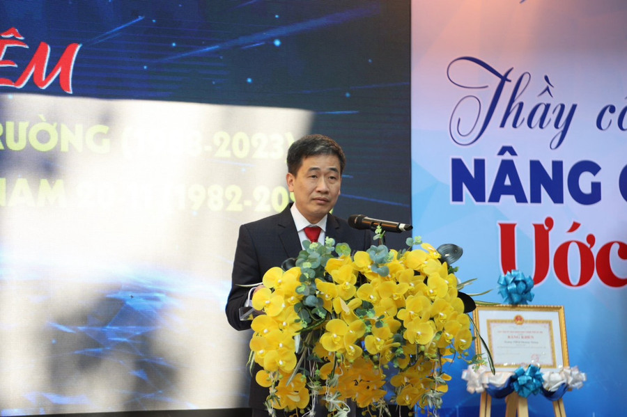 Ông Nguyễn Quốc Hoàn - Phó Chủ tịch UBND quận Hoàn Kiếm phát biểu tại buổi lễ.