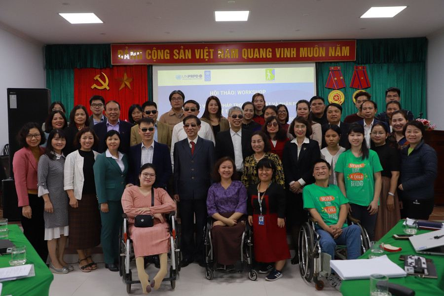 Để tạo điều kiện cho người khuyết tật trong tiếp cận tri thức cần sự chung tay của toàn xã hội. Để tạo điều kiện cho người khuyết tật trong tiếp cận tri thức cần sự chung tay của toàn xã hội.