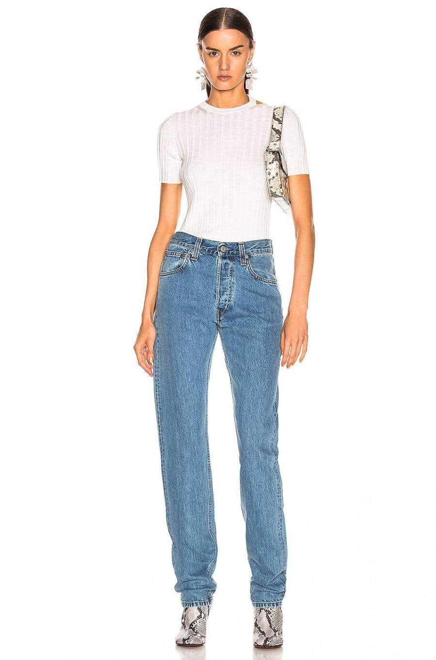 1-1560255944053239685812