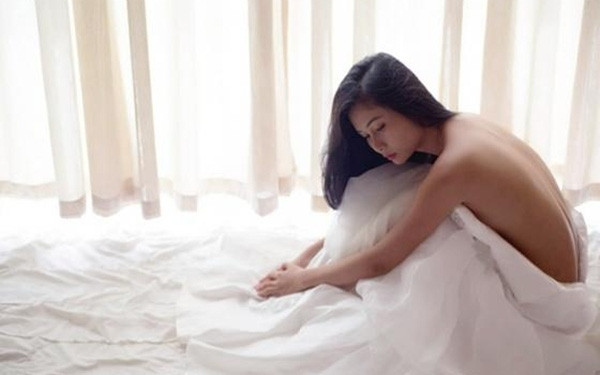 đêm tân hôn, vợ chồng trẻ, điện thoại, ghen tuông, ngoại tình, đám cưới