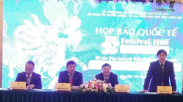 Ban tổ chức thông tin về Festival Huế 2020 tại buổi họp báo. Ảnh: Bình Thanh. Ban tổ chức thông tin về Festival Huế 2020 tại buổi họp báo. Ảnh: Bình Thanh.