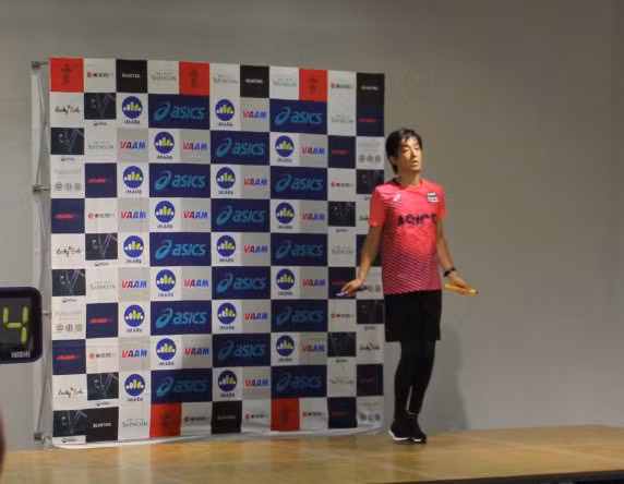 Cuối cùng Ikuyama đã tự nhảy một mình để nâng cao thành tích