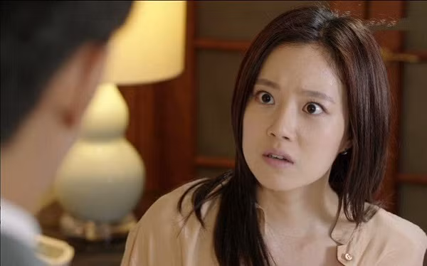 nhin mot su thay doi trong phong ngu, toi da phat hien chong dan gai ve nha hinh anh 2