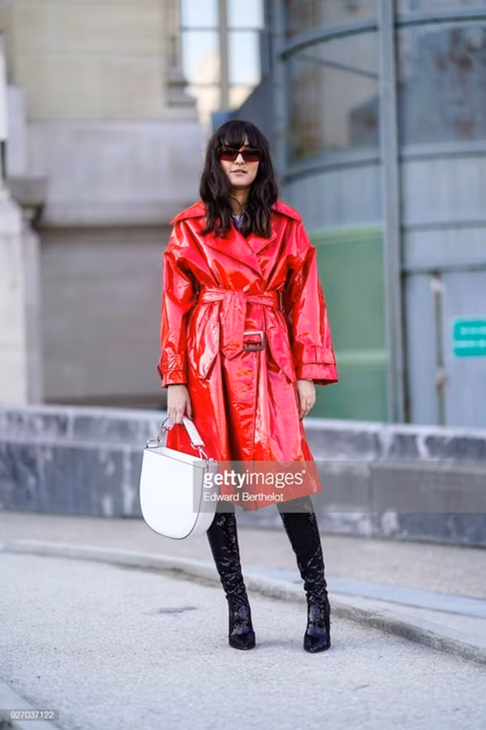 Không ai ngờ kiểu áo bóng bẫy này đang làm mưa làm gió mùa Thu Đông năm nay ảnh 6