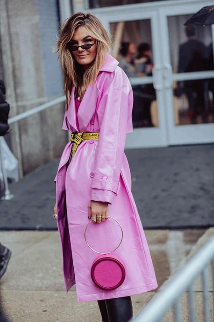 Ai mà ngờ kiểu áo bóng nhẫy này có ngày thành mốt? Ảnh số - 13 Không ai ngờ kiểu áo bóng bẫy này đang làm mưa làm gió mùa Thu Đông năm nay ảnh 13