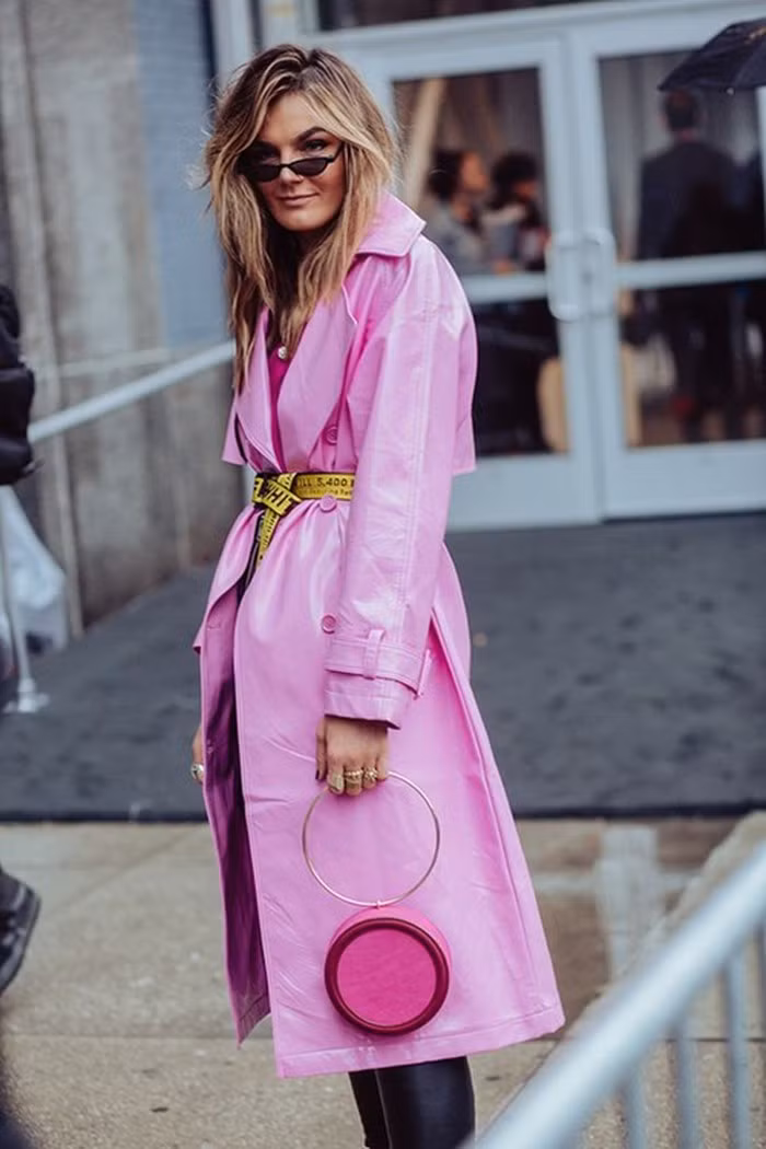 Không ai ngờ kiểu áo bóng bẫy này đang làm mưa làm gió mùa Thu Đông năm nay ảnh 13