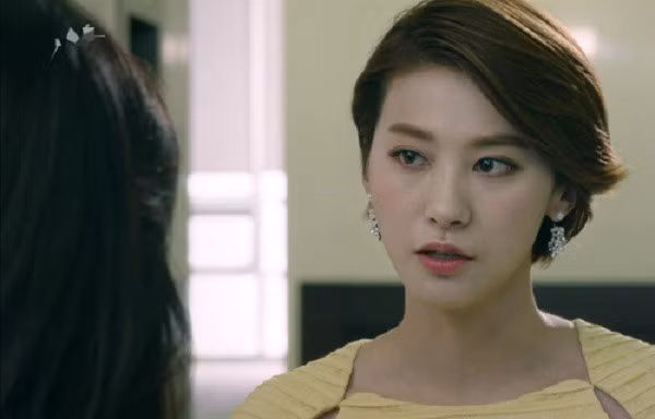 Từ vài vết xước trên màn hình điện thoại mà vợ cao thủ dằn mặt cô bồ của chồng bằng cách này - Ảnh 2.