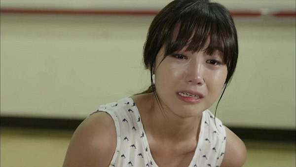Hết lòng chăm chút con riêng, chỉ một lần làm chuyện này mà mang tiếng "bánh đúc có xương"