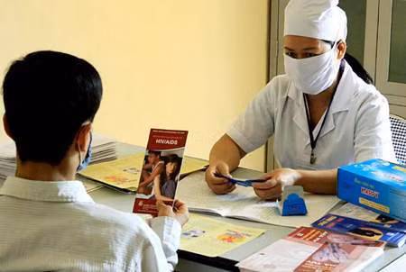 Bảo hiểm y tế đối với người nhiễm HIV