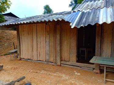 Khu nhà ở của thầy cô giáo điểm trường Suối Ủn (Trường Tiểu học Tây Tiến)
