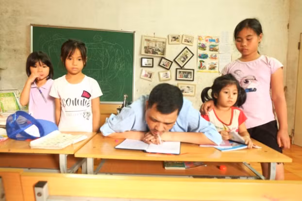  Thầy Trường truyền cảm hứng cho nhiều trẻ em quanh xóm, quanh thôn. 