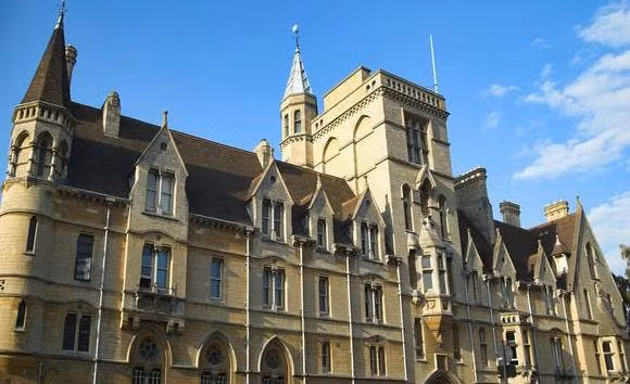 chuyện lạ, kinh ngạc, điên rồ, chuyện lạ 4 phương