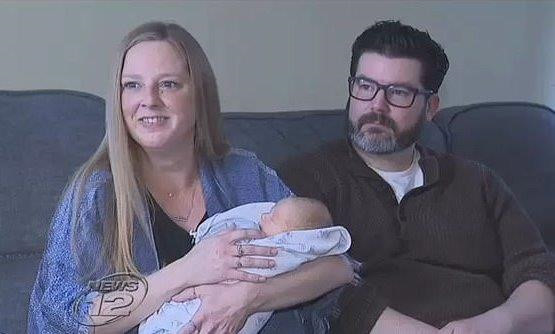 Tuong bi ngo doc, nguoi phu nu bat ngo sinh con trong phong tam hinh anh 1 