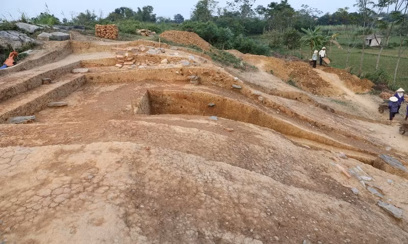 Bí ẩn chôn giấu dưới bức tường thành nhà Hồ