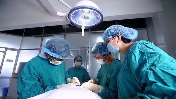 co the co dau hieu nay, chi em den vien ngay keo mat mang - 1