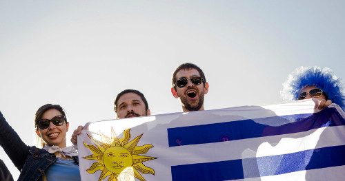 Bóng đá là một trong những điều thiêng liêng ở Uruguay. Bóng đá là một trong những điều thiêng liêng ở Uruguay. Ảnh: Reuters
