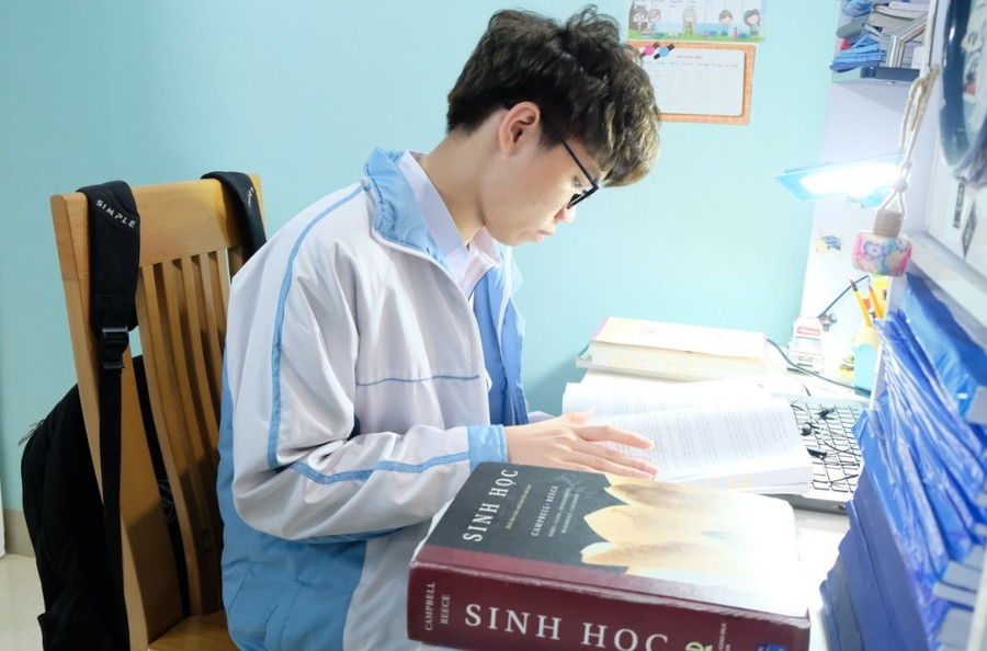 Bảo Long miệt mài cho hành trình chinh phục những kỳ thi tiếp theo. (Ảnh: NT). Bảo Long miệt mài cho hành trình chinh phục những kỳ thi tiếp theo. (Ảnh: NT).