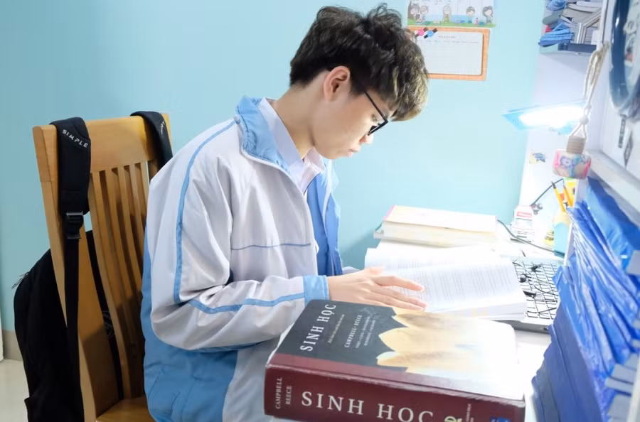 Bảo Long miệt mài cho hành trình chinh phục những kỳ thi tiếp theo. (Ảnh: NT).