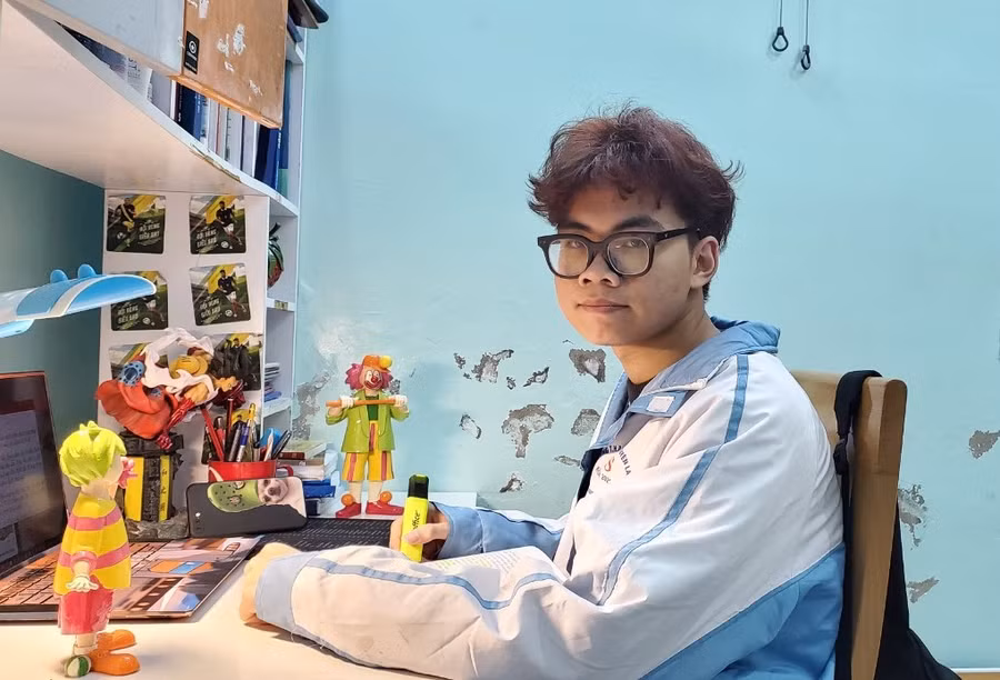 Nguyễn Lê Thành Công với niềm đam mê môn Sinh học. (Ảnh: NT).