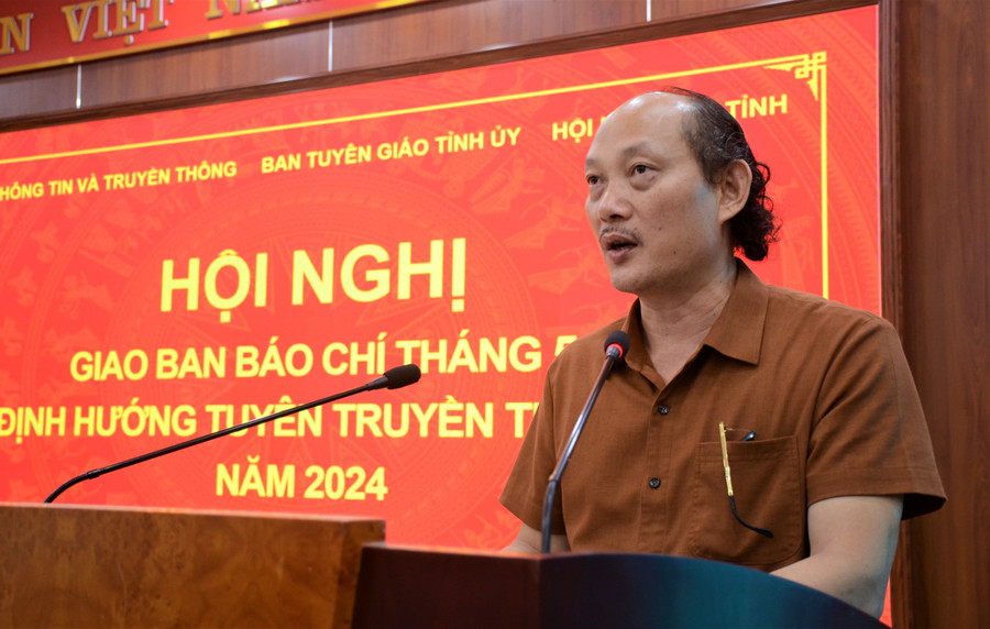 Ông Cù Huy Hoàn - Phó Giám đốc Sở GD&ĐT Điện Biên phát biểu tại hội nghị. Ông Cù Huy Hoàn - Phó Giám đốc Sở GD&ĐT Điện Biên phát biểu tại hội nghị.