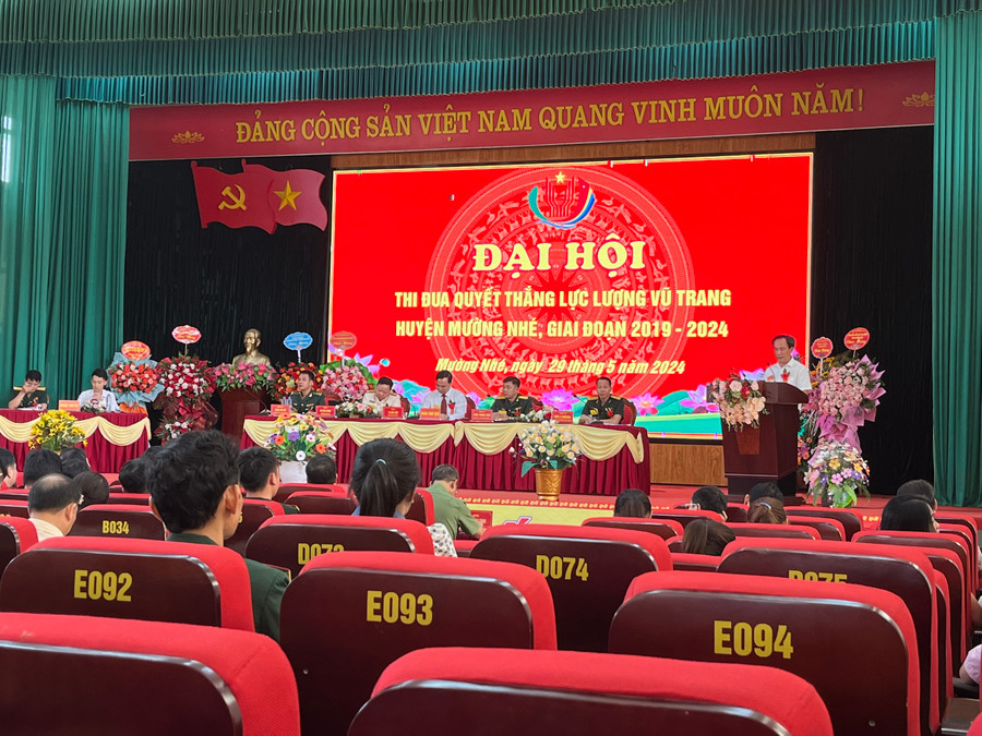 Ông Bùi Minh Hải - Bí thư huyện ủy Mường Nhé phát biểu chỉ đạo.