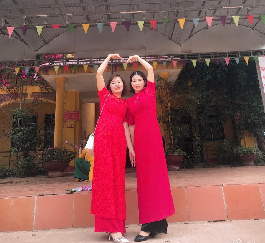 Phút thư giãn của giáo viên trường PTDTBT Tiểu học Nậm Pố.