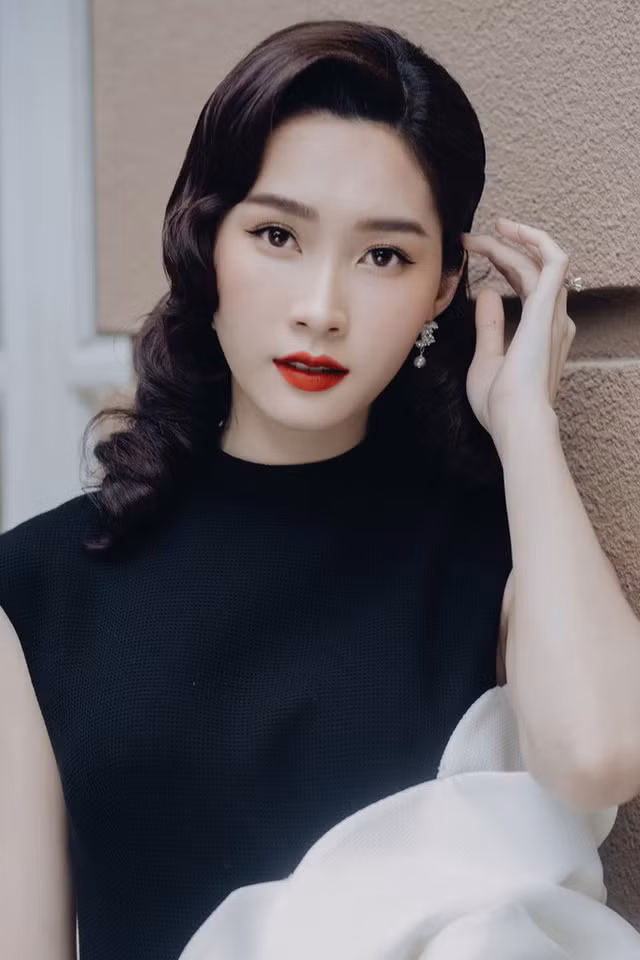 Ngắm bộ sưu tập tóc của HH Thu Thảo, bạn sẽ biết kiểu nào giúp trẻ hóa nhan sắc, kiểu nào không - Ảnh 2.