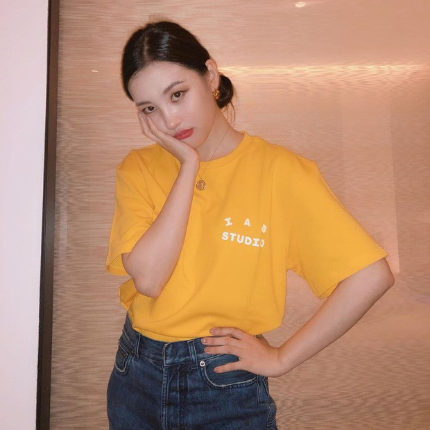 Bình thường là thế nhưng tóc búi thấp lại đang được idol Hàn sủng nịnh, càng ngắm càng sang - Ảnh 14.